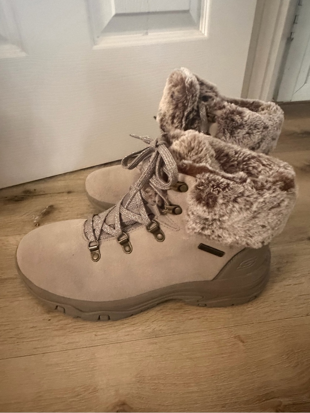 Skechers Women's  Faux-Fur Collar Lace-Up Winter Hiking Boots Waterproof